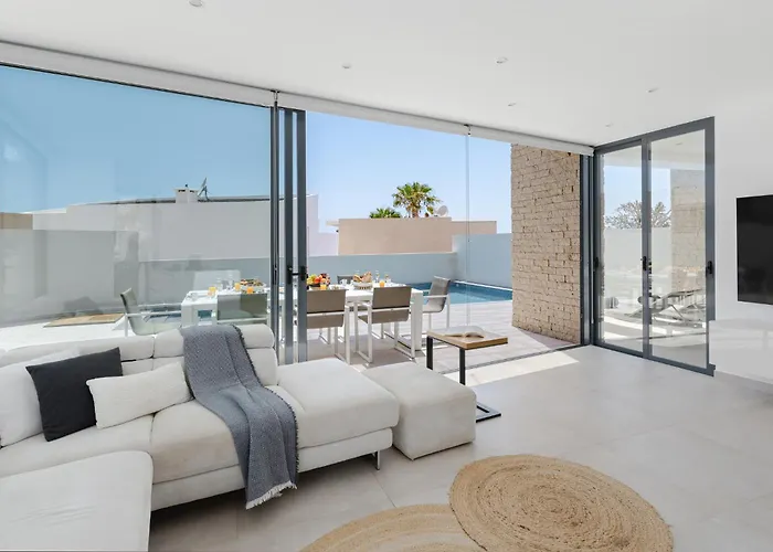 Karat Neveda 别墅 *